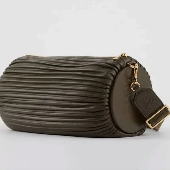 Loewe Olive Green bracelet bag with Adjustable crossbody Strap - Picture 3 of 7